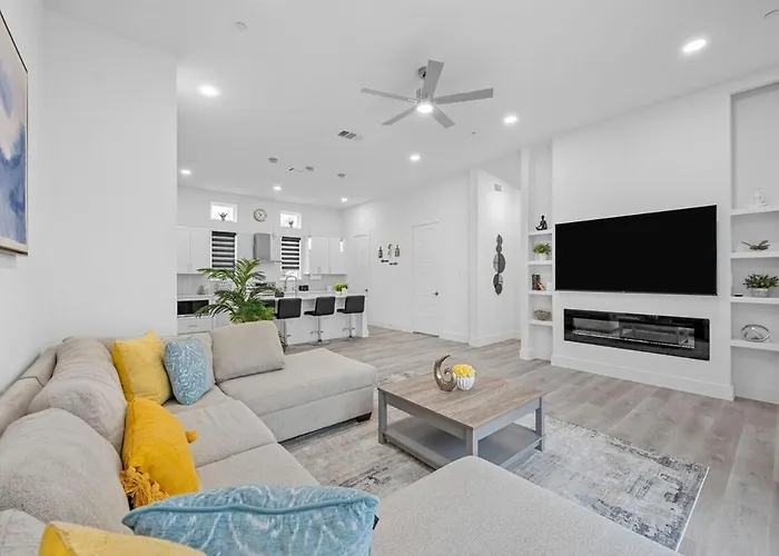 Brs W Ensuite Baths L Pet-Friendly L Central Loc