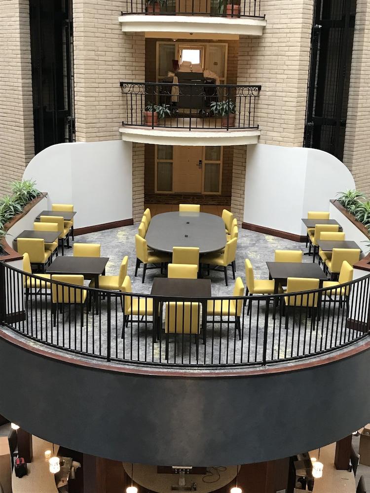 Hotel Embassy - Park Area 3*