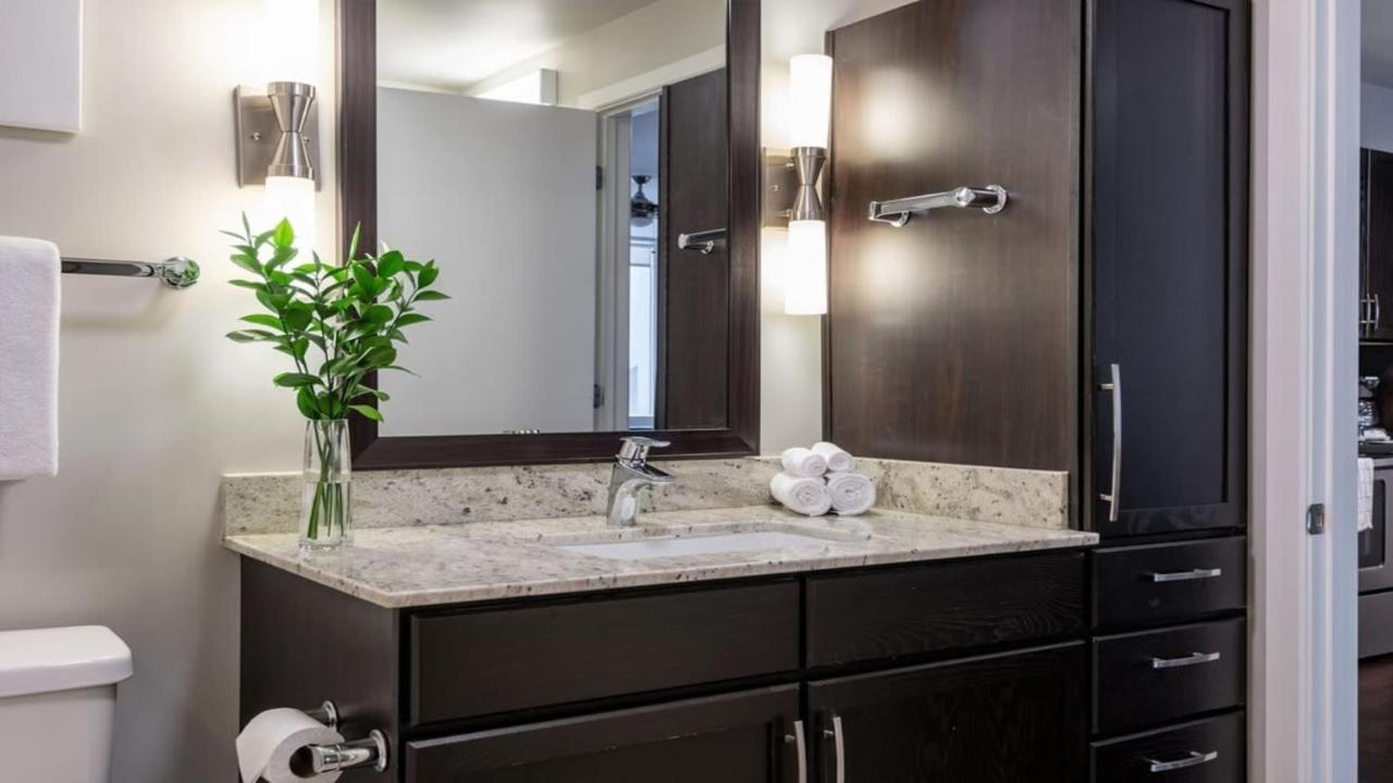 Bold Cozysuites With Gym, Roof #7 Apartment Dallas