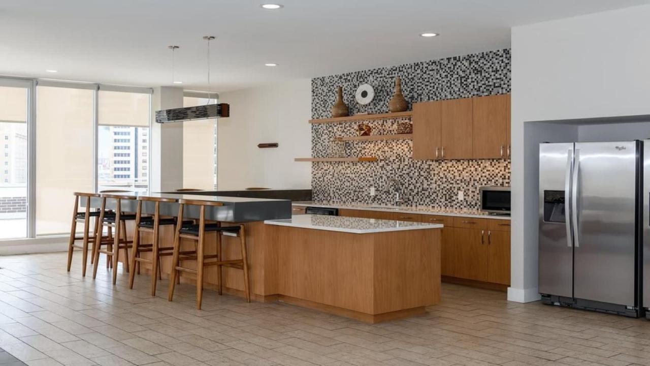 Bold Cozysuites With Gym, Roof #7 Apartment Dallas