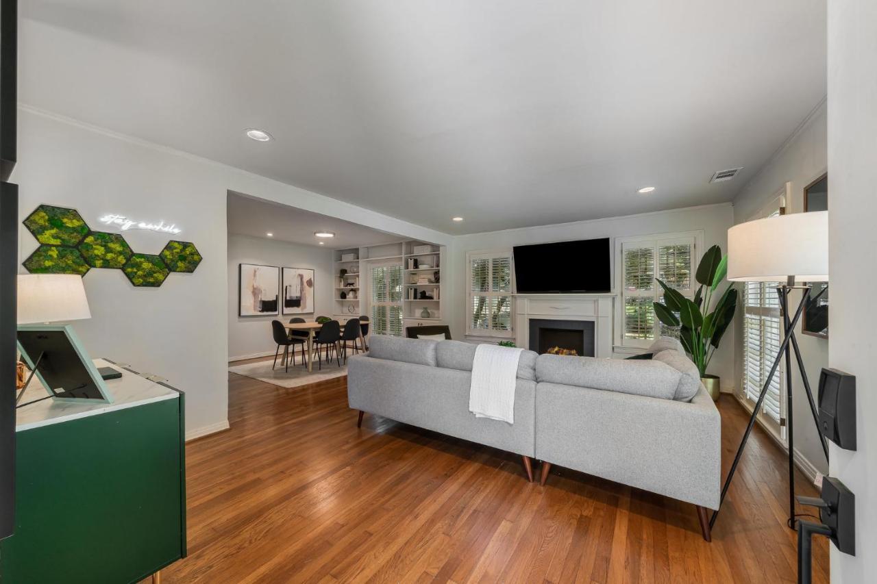 Holiday home Sunset House - Luxury Pool And Hot Tub Retreat Dallas