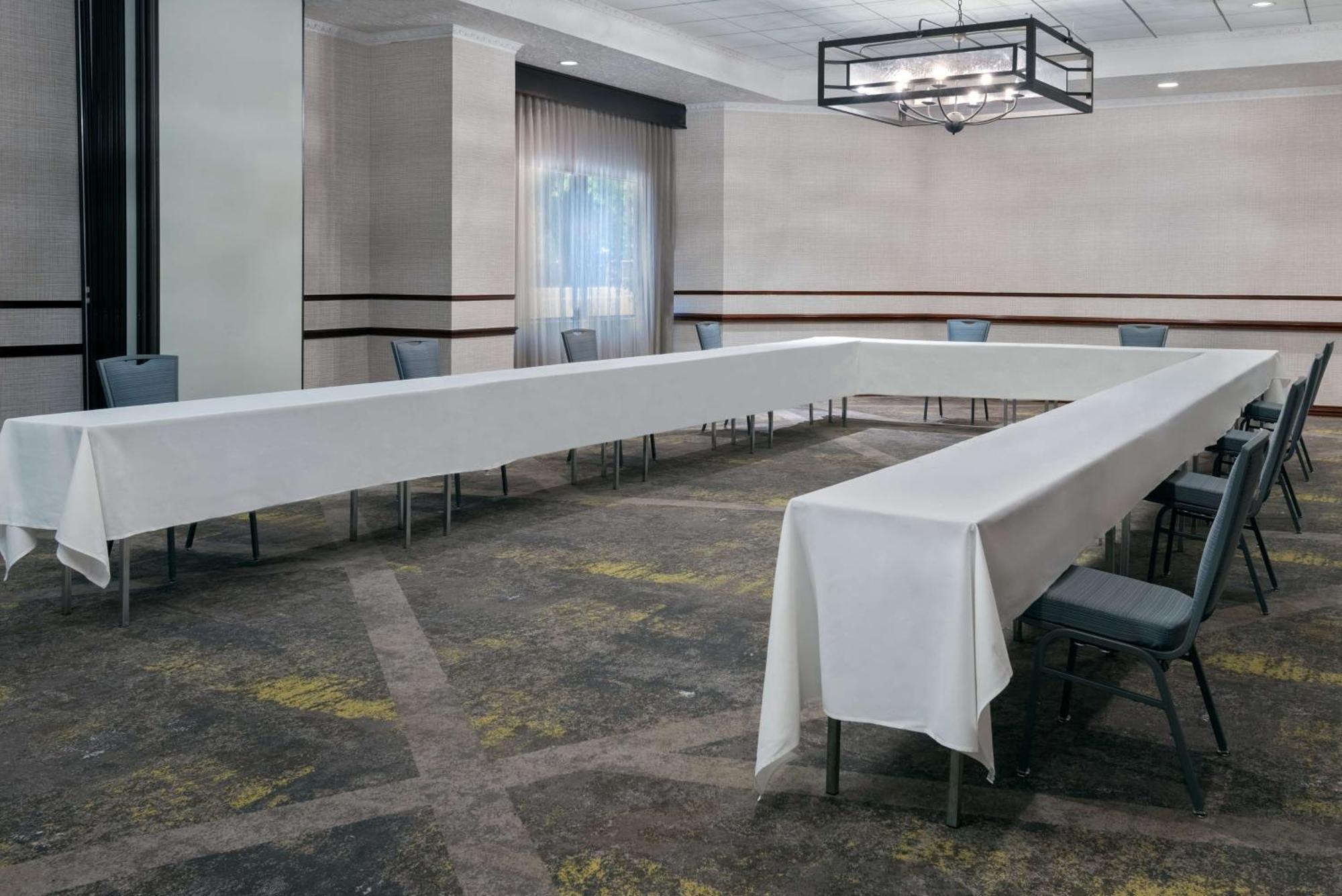 Embassy - Park Area Hotel