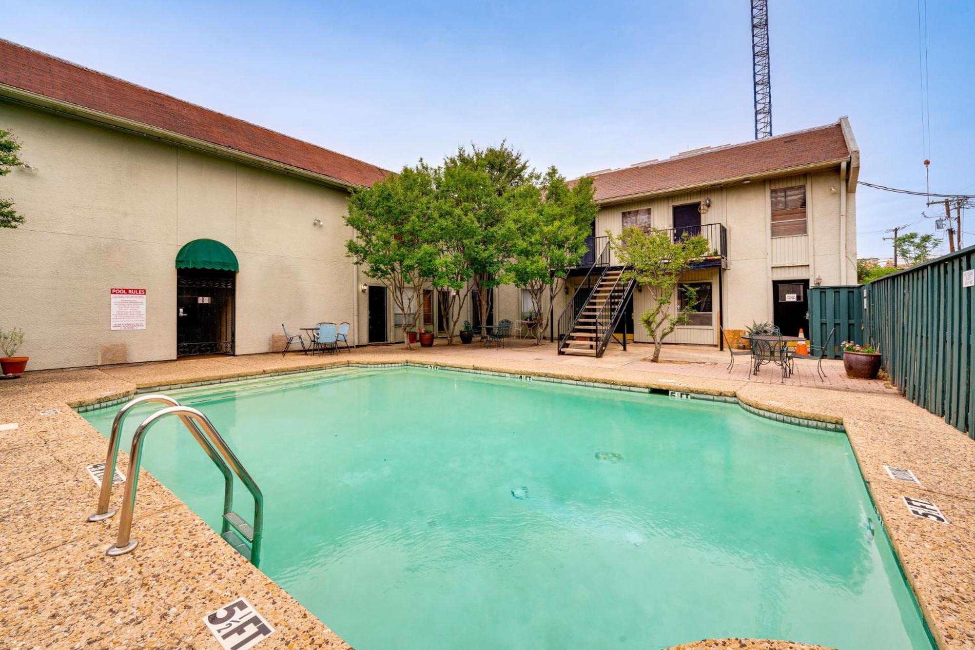 Apartment Quaint With Pool Access 4 Mi To Dtwn Dallas! Dallas