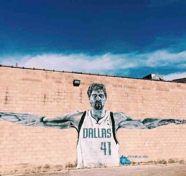 Apartment Deep Ellum Art Novea