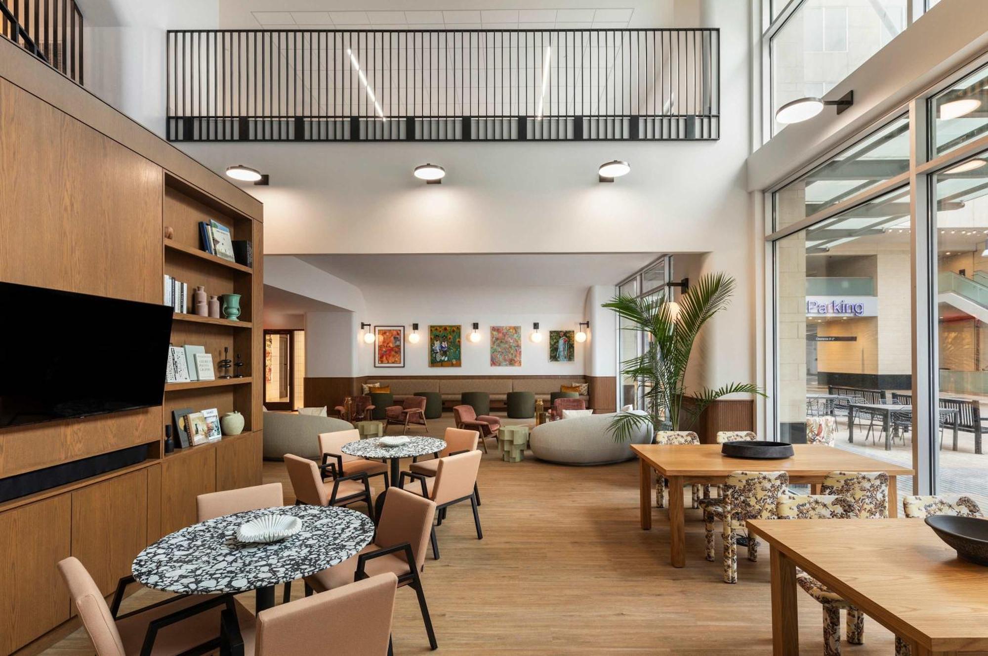 Breathtaking High-rise On Mckinney Ave Apartment *