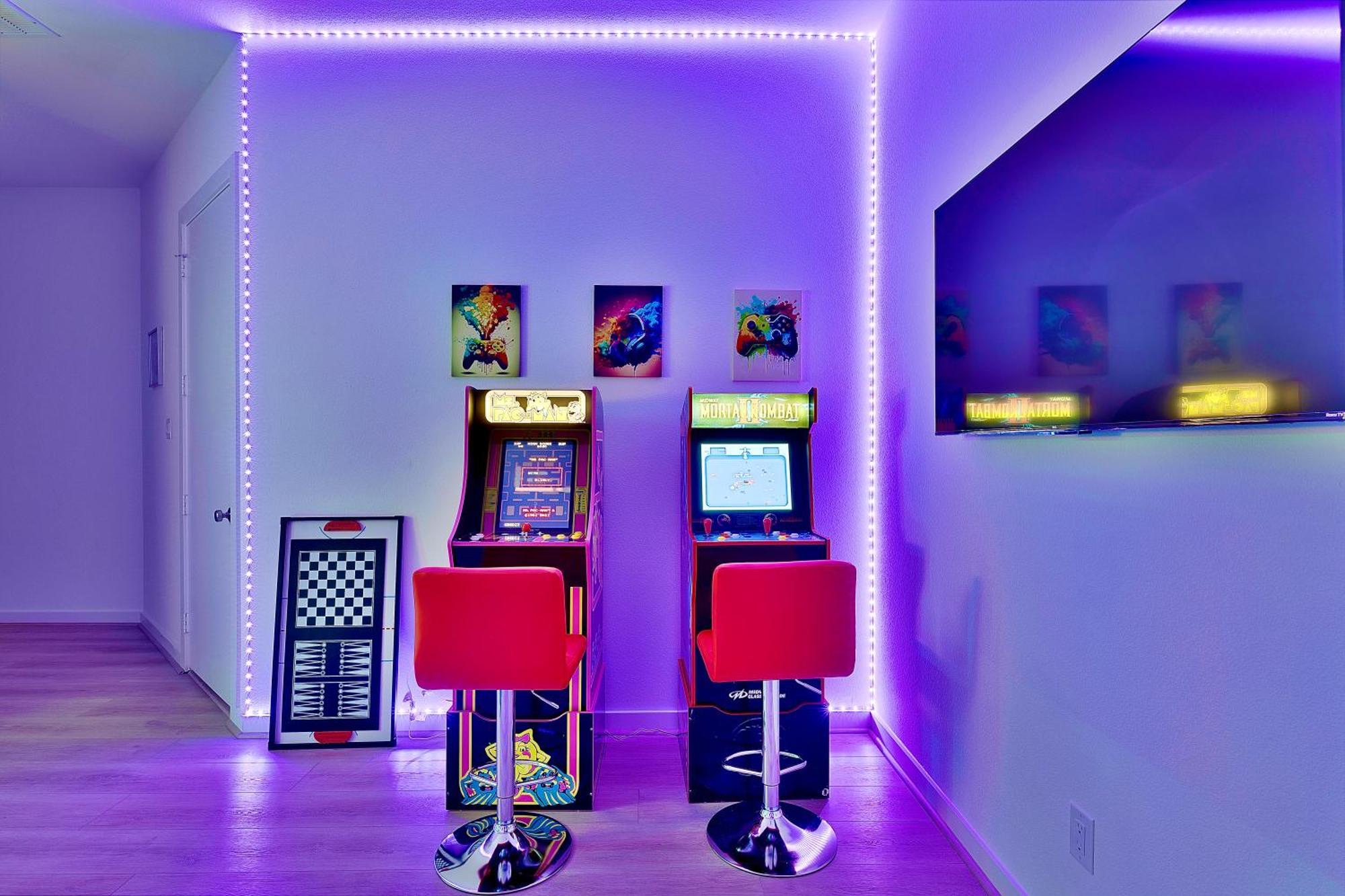 Modern Family Gem Pool Table, Arcade And *
