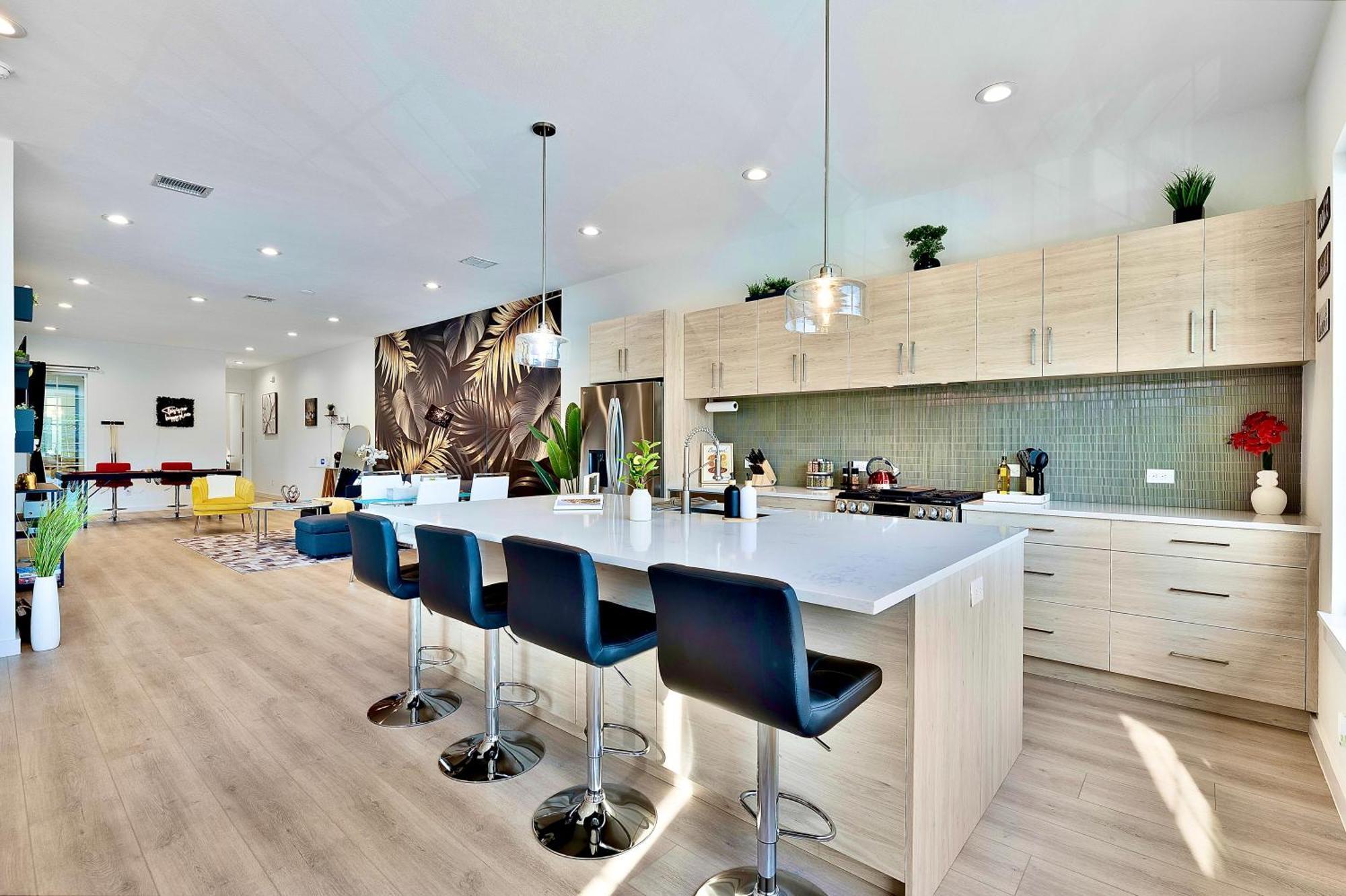 Villa Modern Family Gem Pool Table, Arcade And *