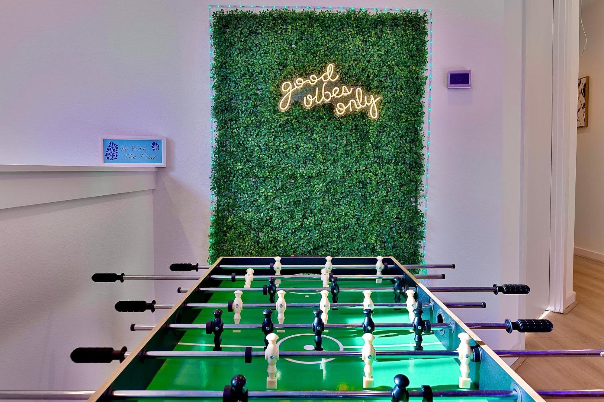 Modern Family Gem Pool Table, Arcade And Dallas