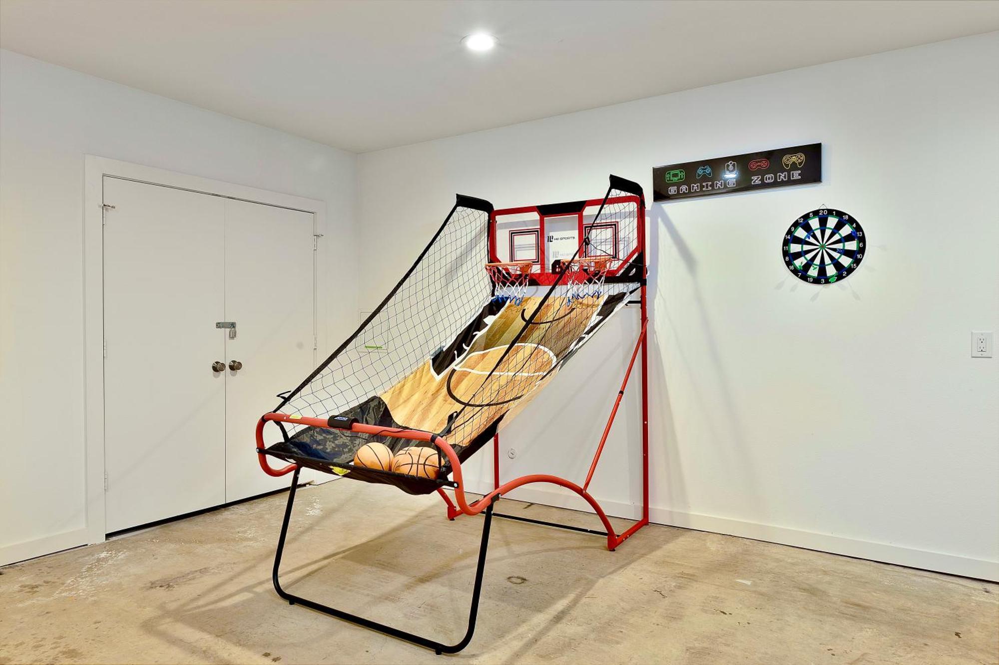 Modern Family Gem Pool Table, Arcade And *