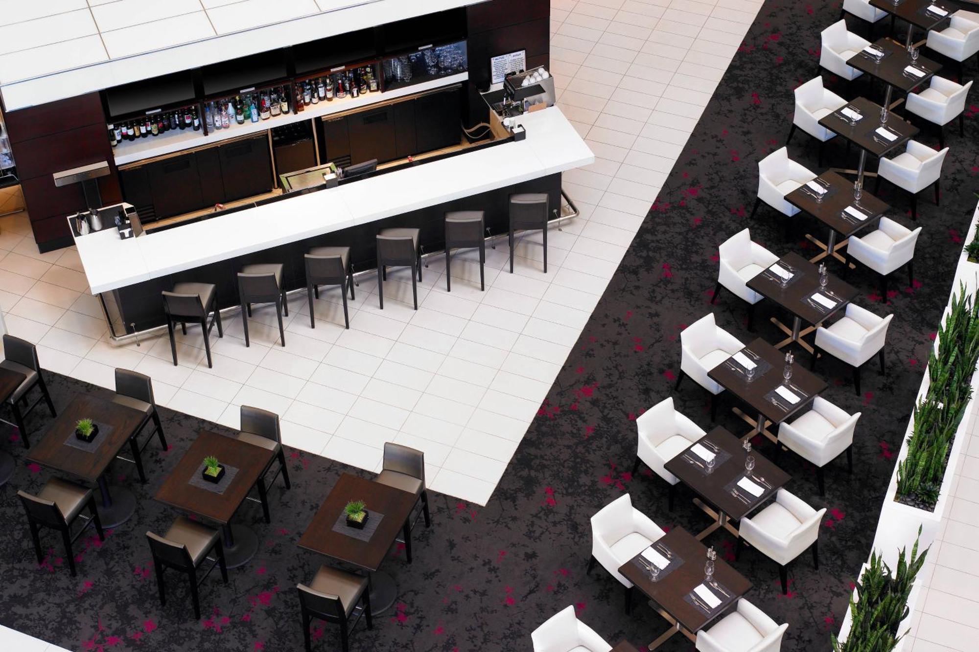 Le Meridien By The Galleria Hotel 4*