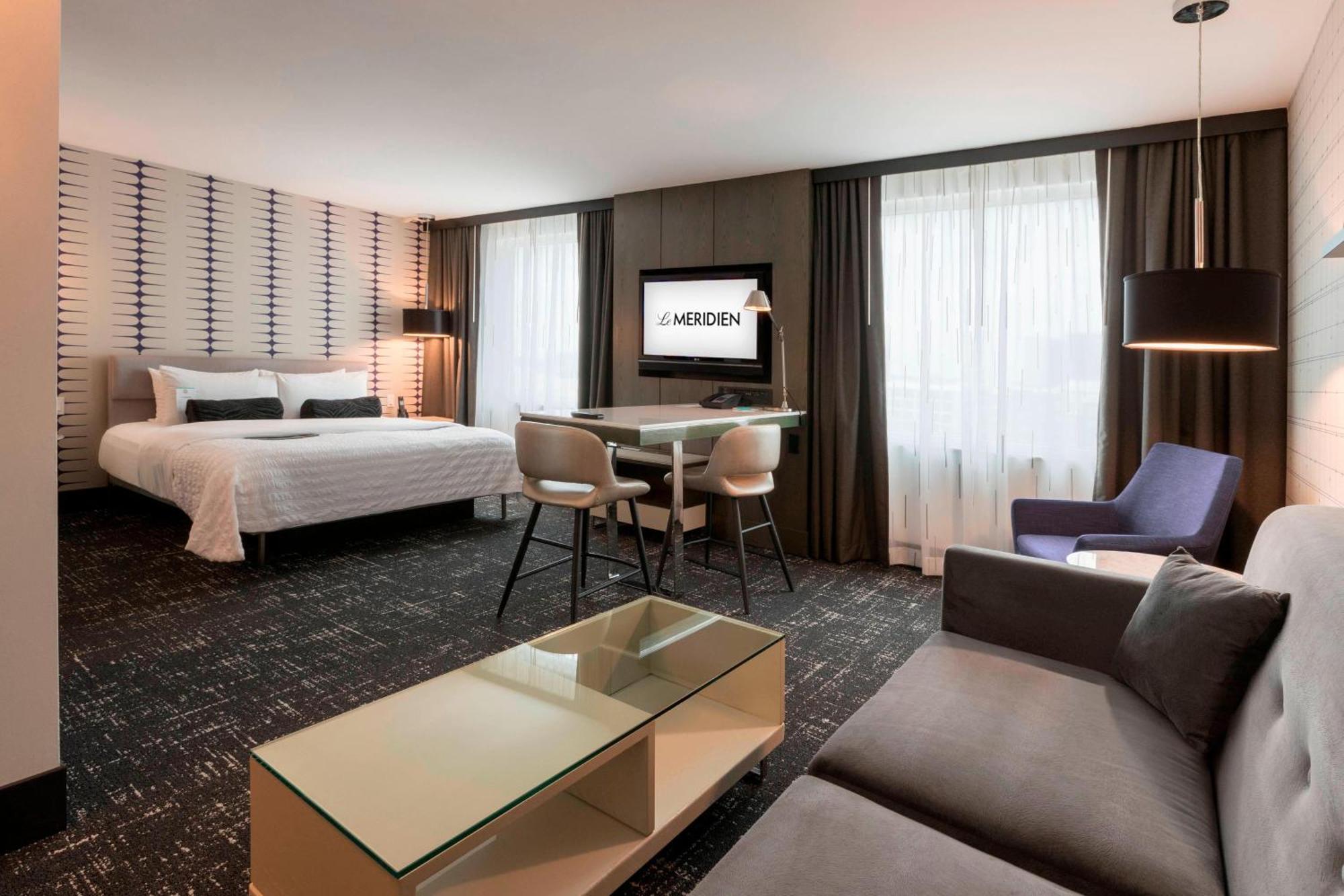 Le Meridien By The Galleria Hotel