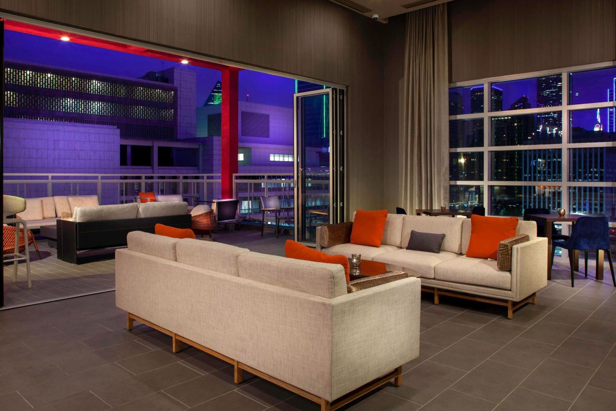 Courtyard By Marriott Downtown/reunion District Dallas