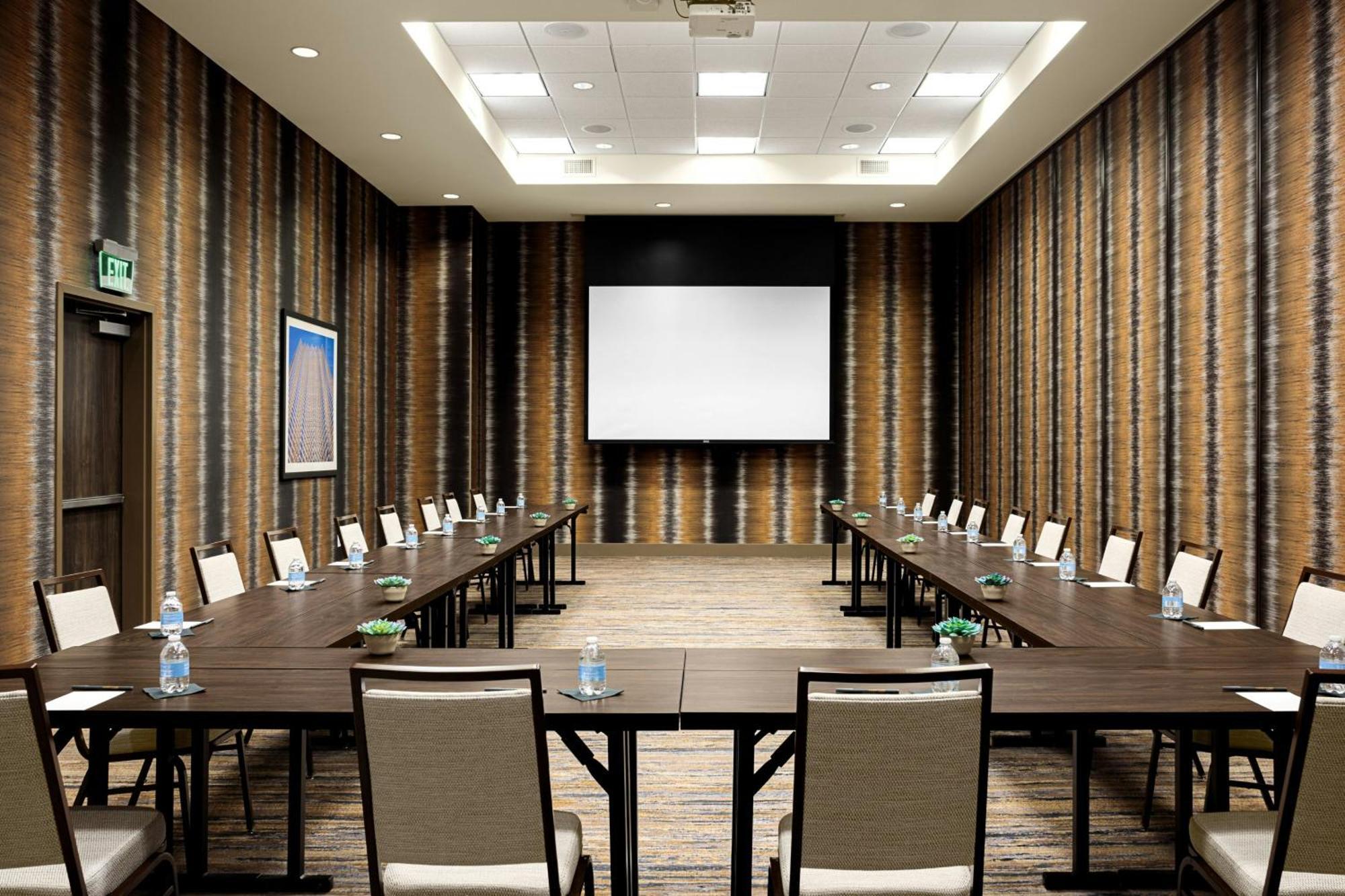 Hotel Courtyard By Marriott Downtown/reunion District 3*
