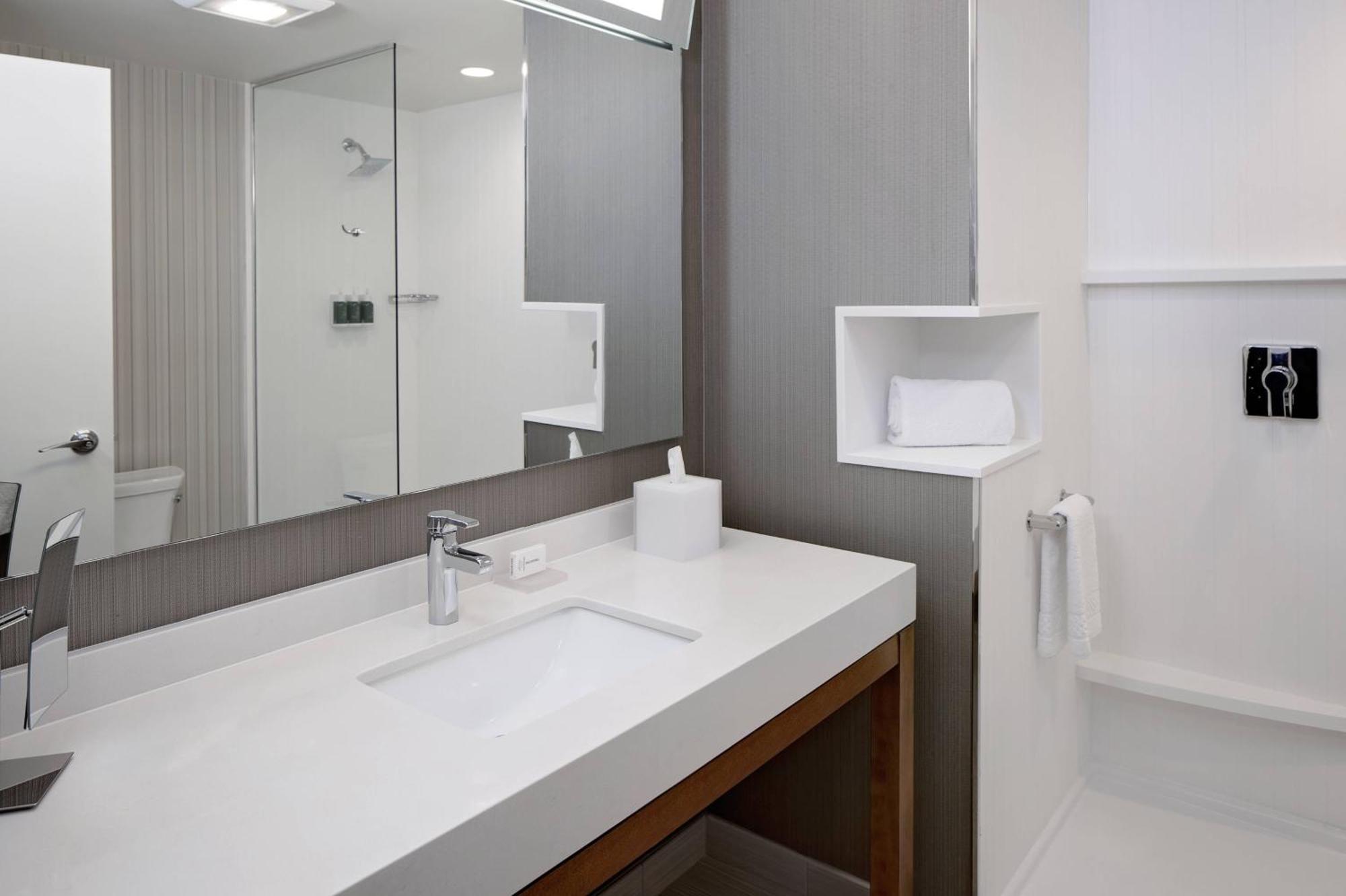 Courtyard By Marriott Downtown/reunion District Hotel