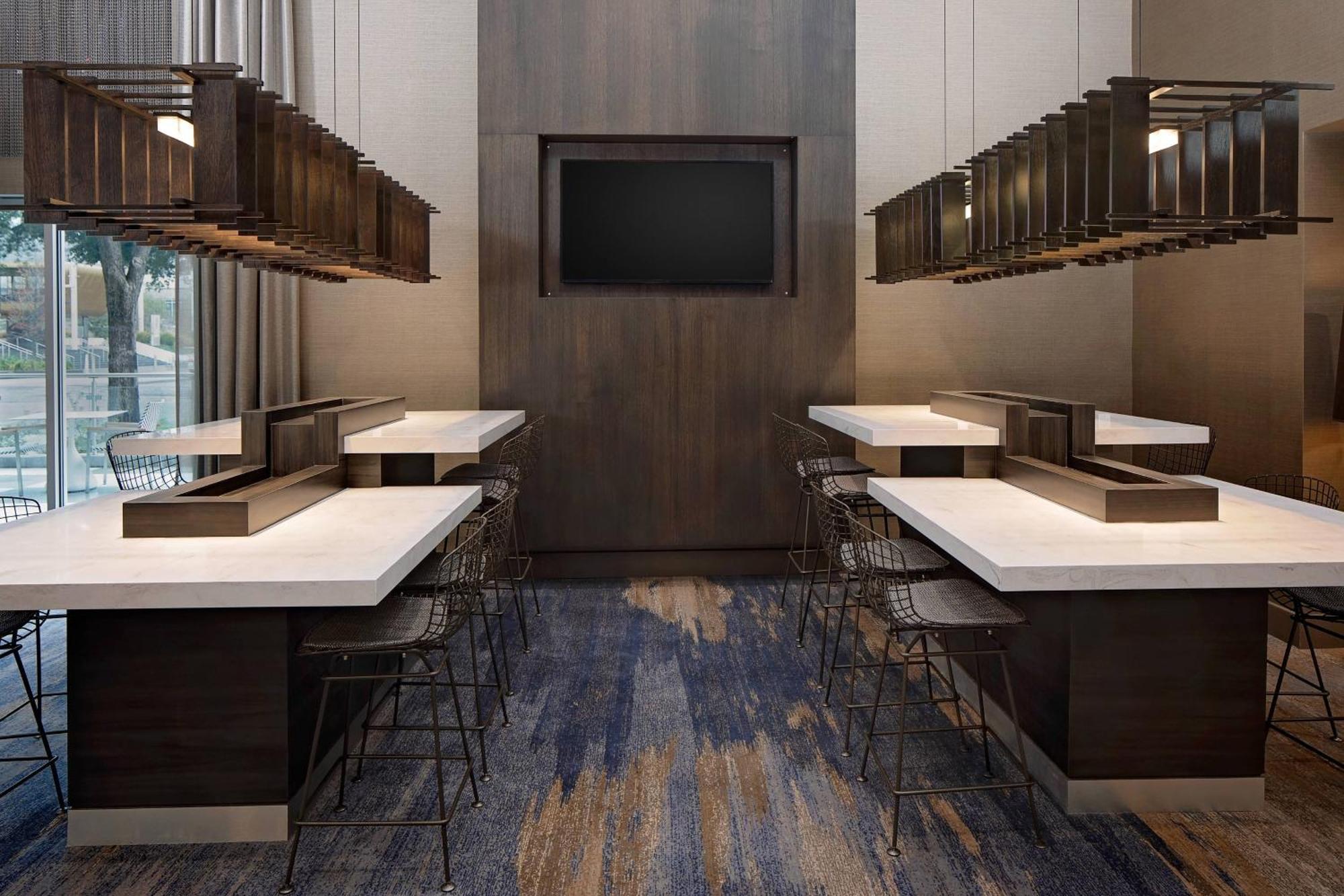 Courtyard By Marriott Downtown/reunion District Hotel Dallas