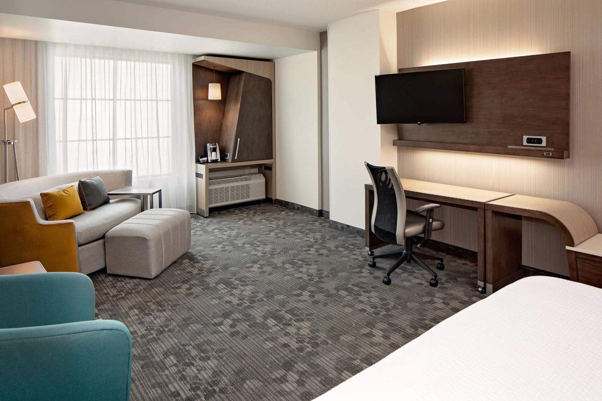 Courtyard By Marriott Downtown/reunion District 3*