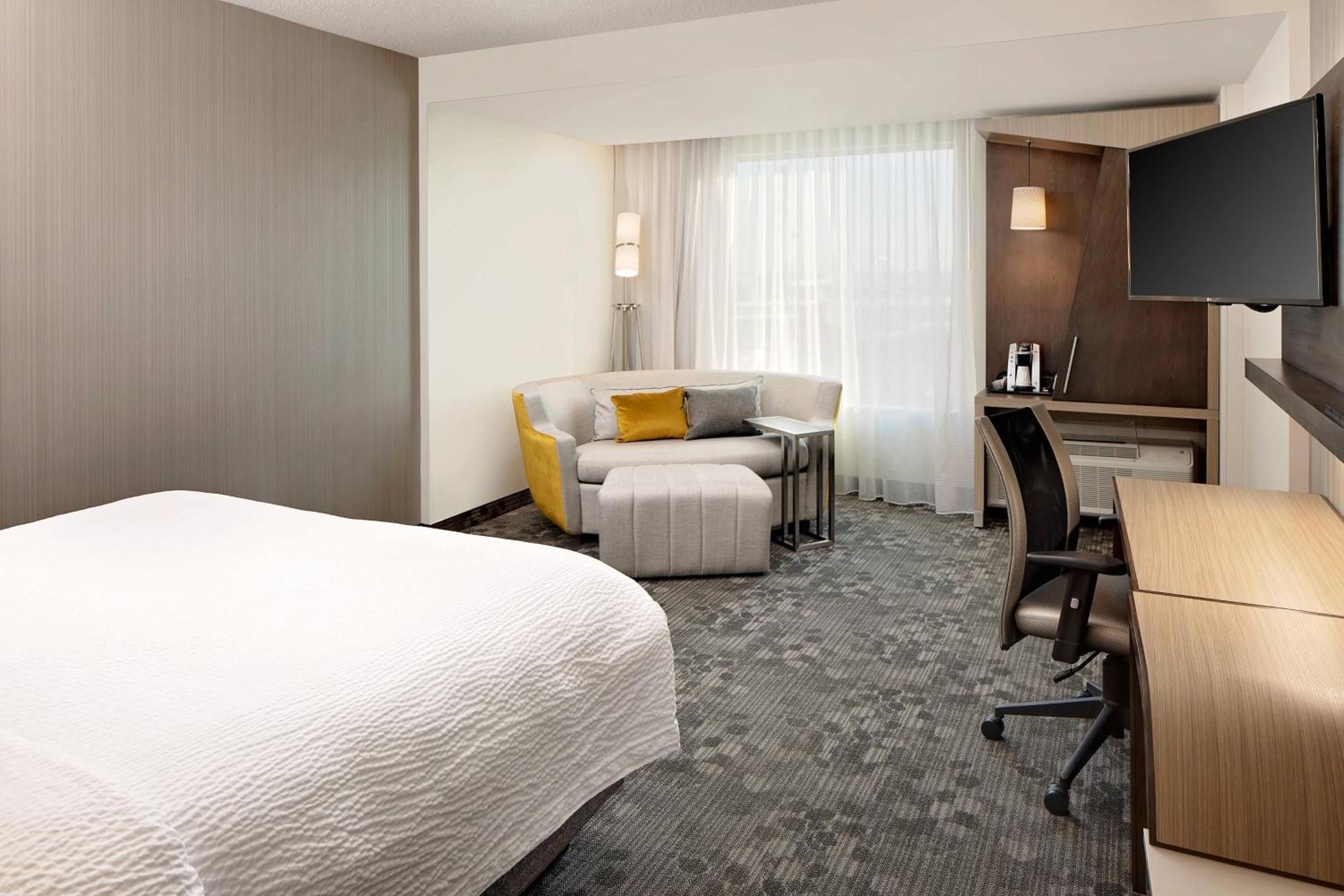 Courtyard By Marriott Downtown/reunion District Dallas