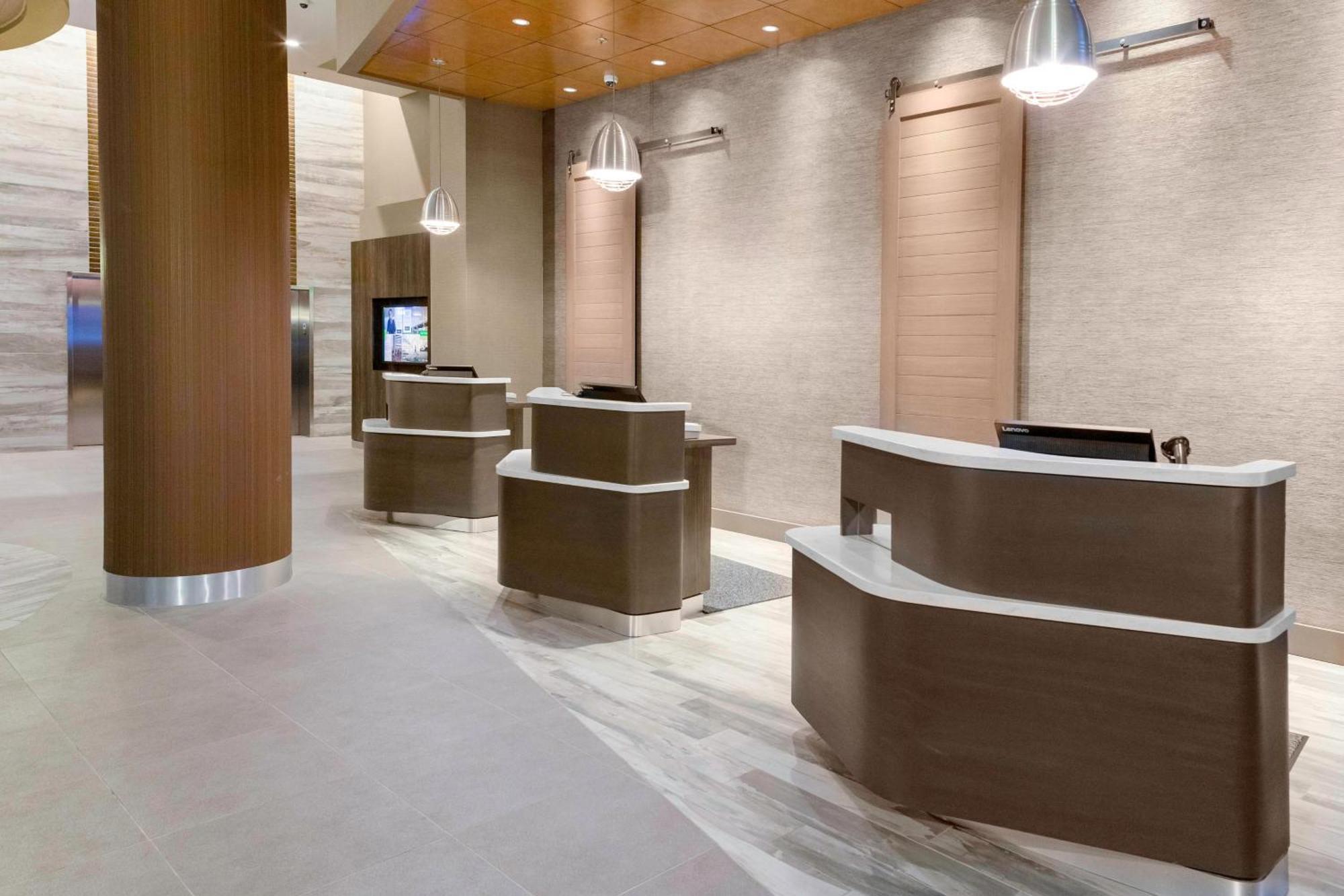 Courtyard By Marriott Downtown/reunion District Hotel 3*