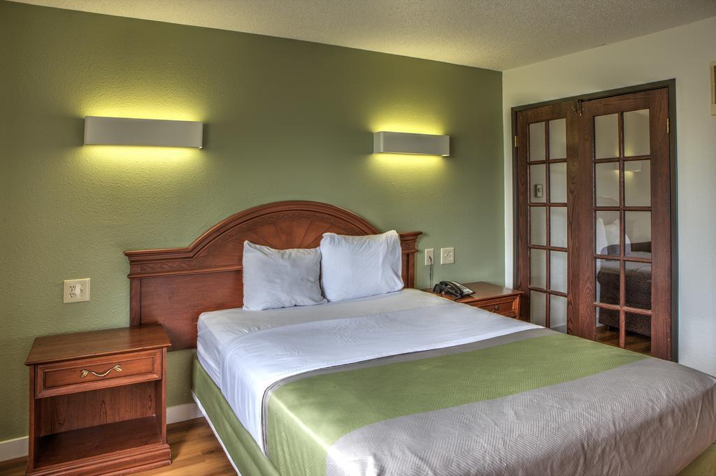 Hotel 6-dallas, Tx - Northwest 2*