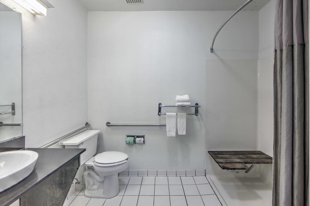 Hotel 6-dallas, Tx - Northwest 2*