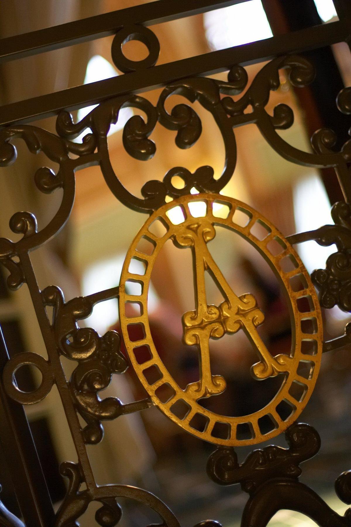The Adolphus, Autograph Collection 5*