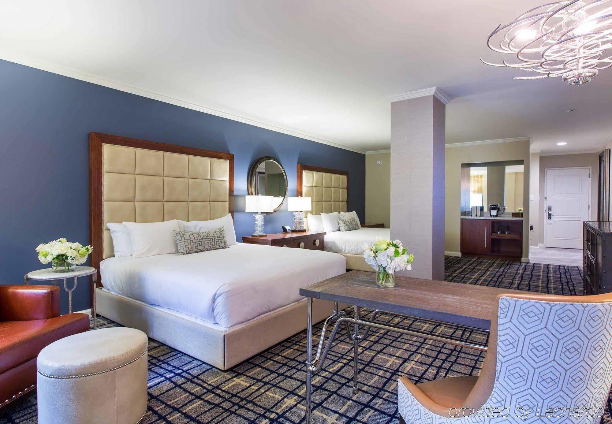 The Adolphus, Autograph Collection 5*