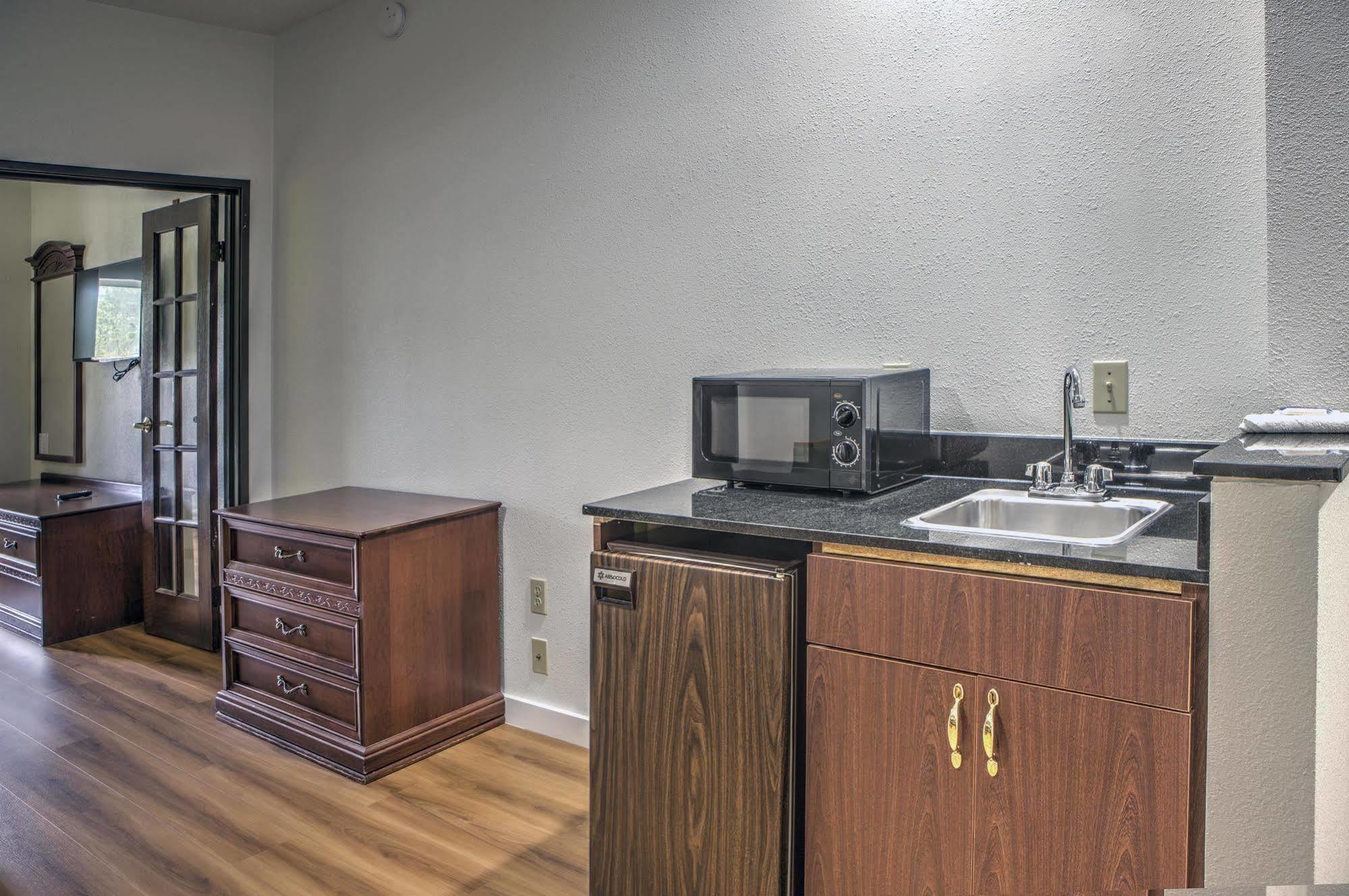 Hotel 6-dallas, Tx - Northwest 2*
