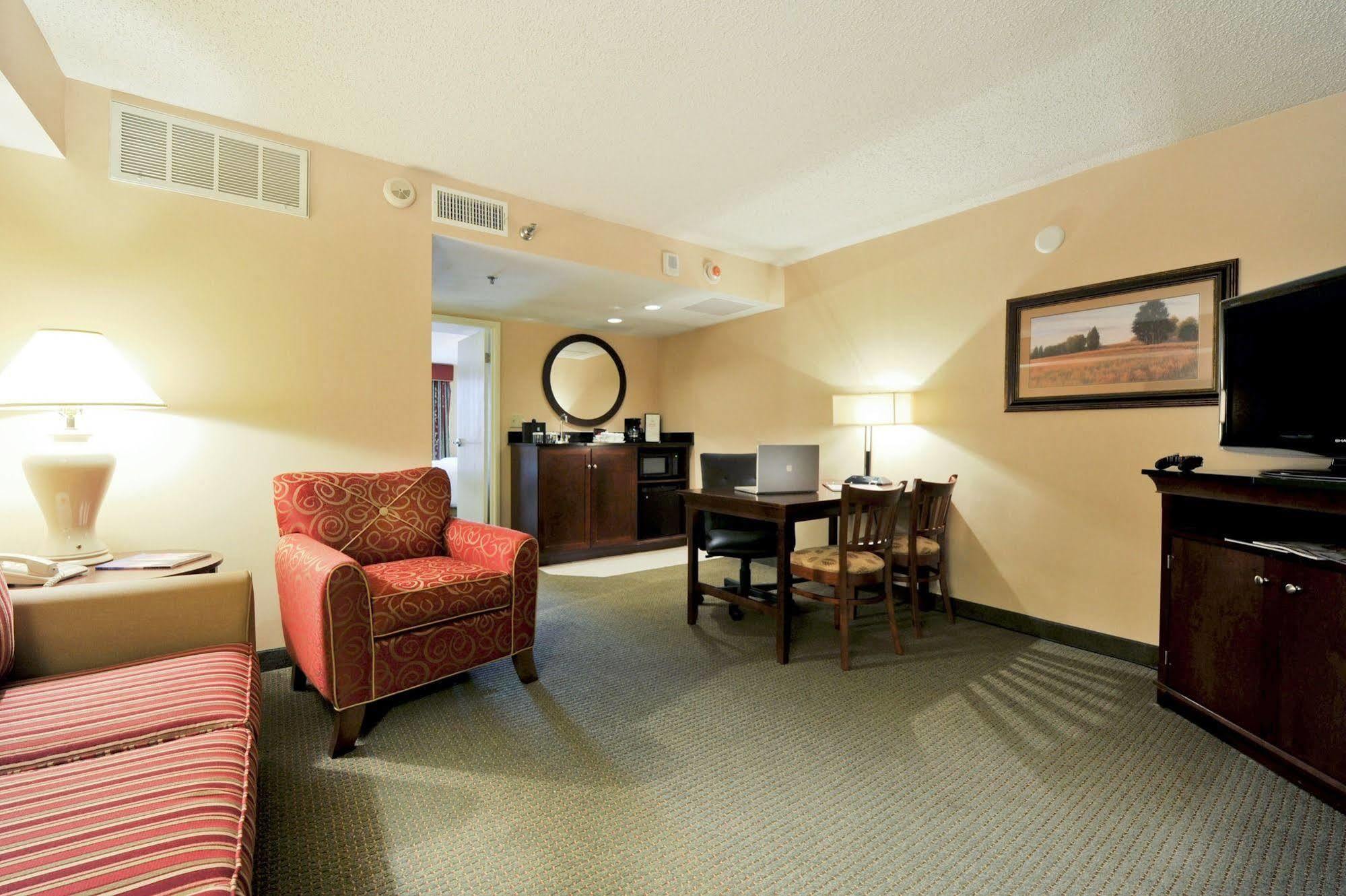 Embassy - Park Area Hotel