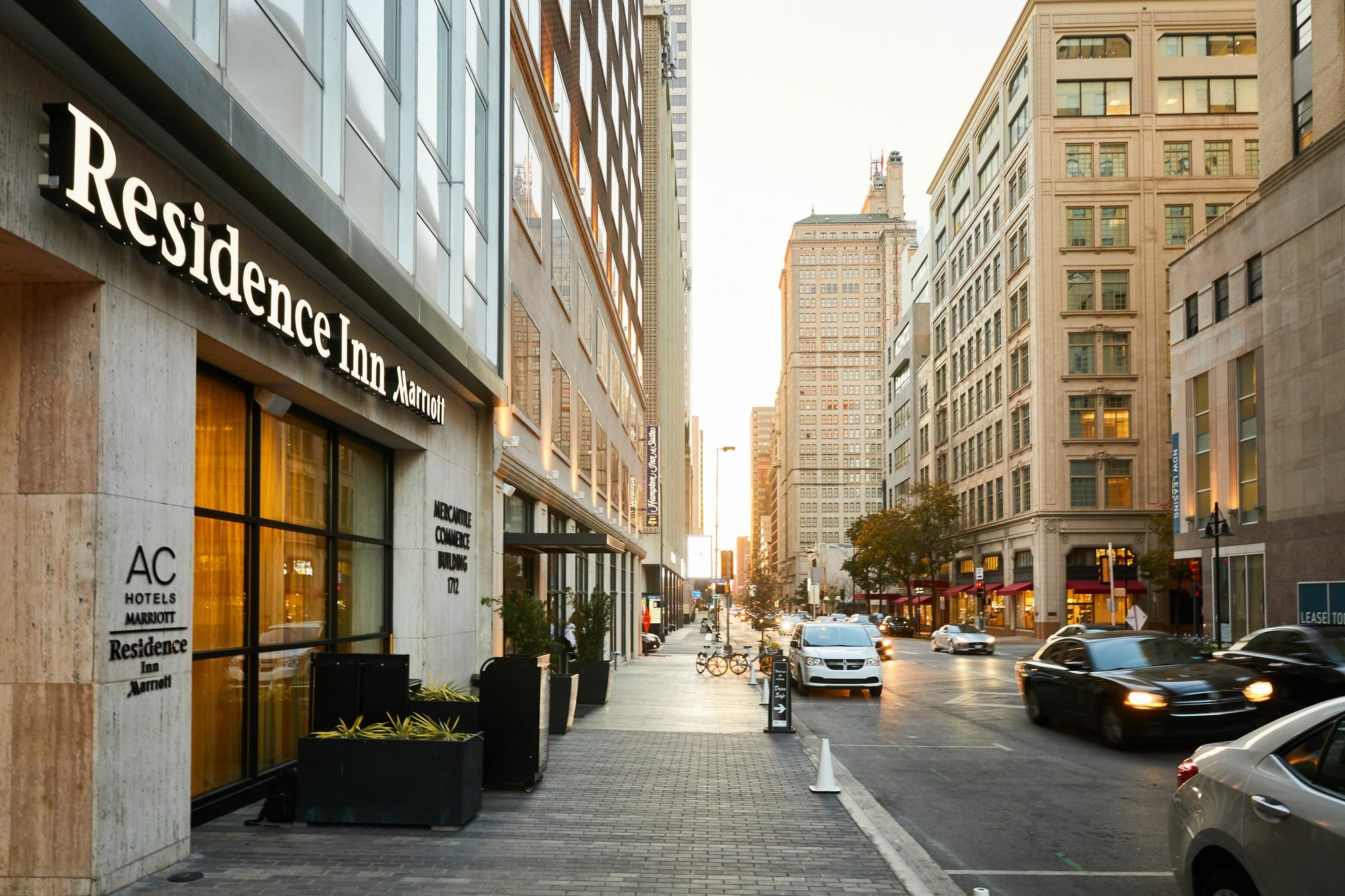 Hotel By Marriott Downtown Dallas