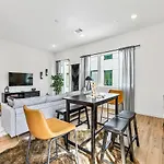 Jurny - Bishop Arts District 2 Bedroom Apartments