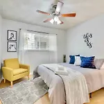 Urban Relaxation 2 Bedroom Apartment