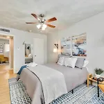 Urban Relaxation 2 Bedroom Apartment