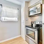 Urban Relaxation 2 Bedroom Apartment