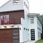 6 Bedroom Big Dallas Home W Hot Tub , Fire Pit & Basketballhoop