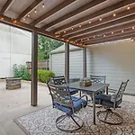 Cjs Cozy Farmhouse 2-Story Uptown Home