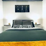 Luxe Travel Retreat Near Deep Ellum