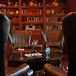 Warwick Melrose Hotel