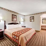 Super 8 By Wyndham Dallas South