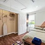 Dallas Oak Lawn Oasis W/ Private Pool, Hot Tub