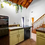 Dallas Oak Lawn Oasis W/ Private Pool, Hot Tub