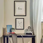 Dallas Boutique Flat + Arboretum Tickets Included