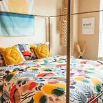 Cozi Uptown Bohemian Oasis W/ King Bed And Hammock
