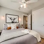 Heart Of Dallas Flat Close To Baylor Hospital