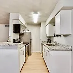Dallas Boutique Flat + Arboretum Tickets Included