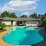 Modern And Spacious Dallas Getaway W Private Pool