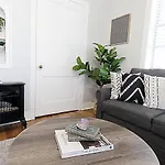 Relaxing 1 Bedroom Near Lower Greenville Free Parking