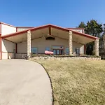 Texas Ranch House With 5 Bedroom And Fish Pond