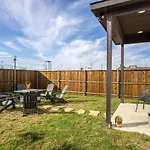 Beautiful Contemporary 4Br Near Downtown Dallas
