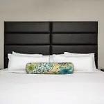 Downtown Dallas Cozysuites With Gym #9