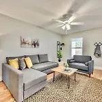 Hello Gorgeous Flat Near Downtown!
